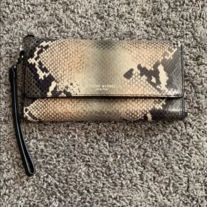 Henri Bendel wallet